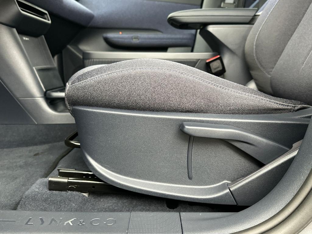 Lynk & Co 02 core 66kwh 272pk| 1600kg trekg| pano|adap.cruise| carplay | ac