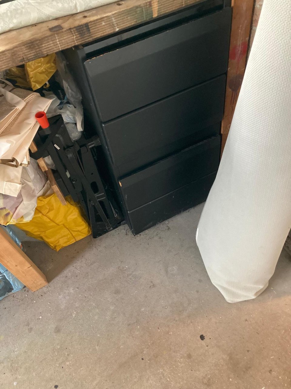 2 werkbanken met kastjes