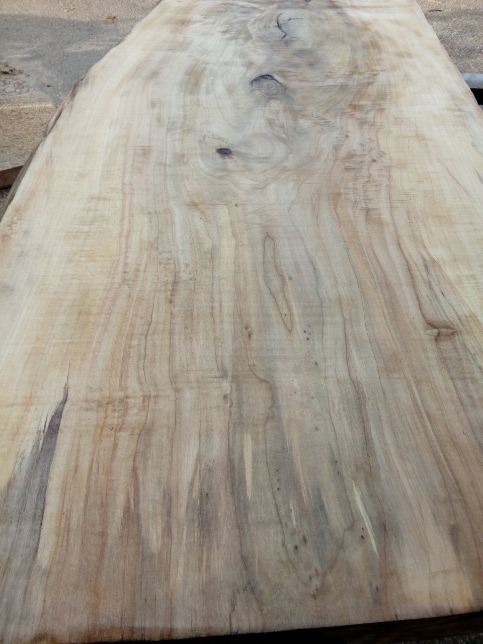 Boomstamtafels, tafelbladen planken decoratieplanken, wandplanken bar/salon