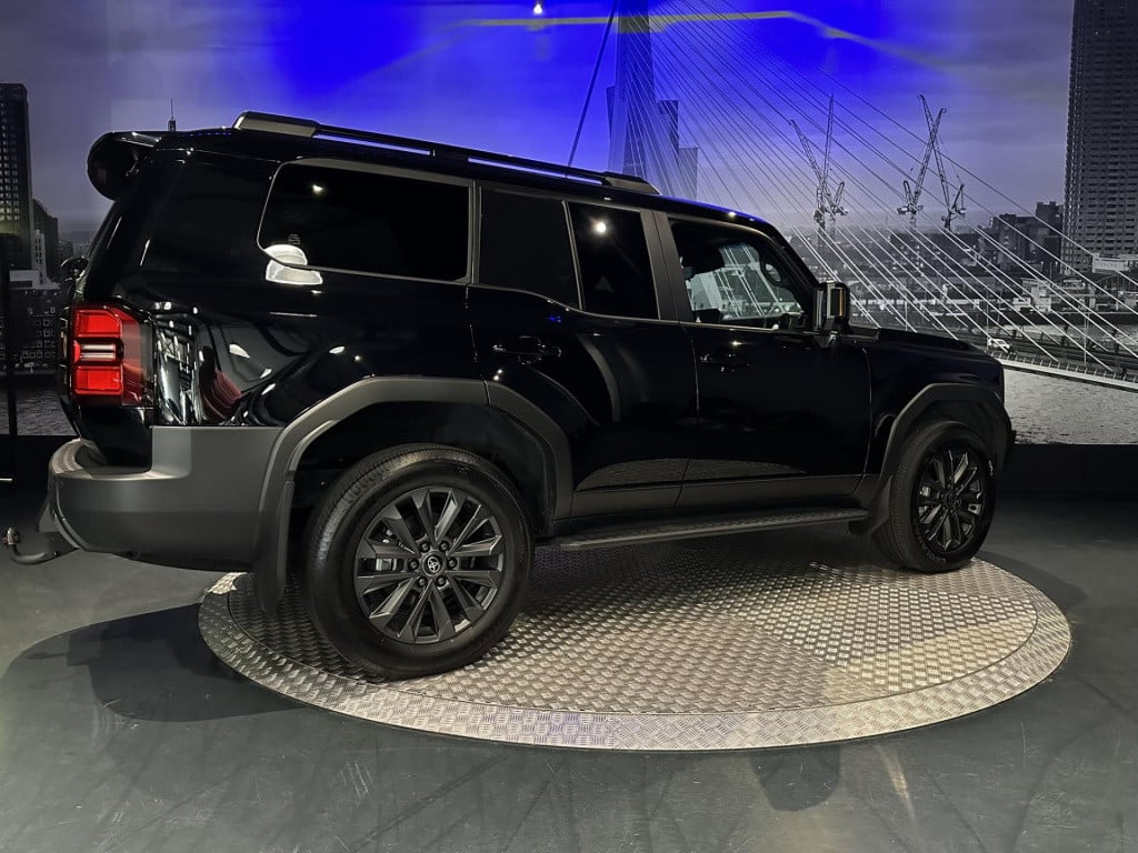 Toyota Land Cruiser 2.8 d-4d standard roof window van professional