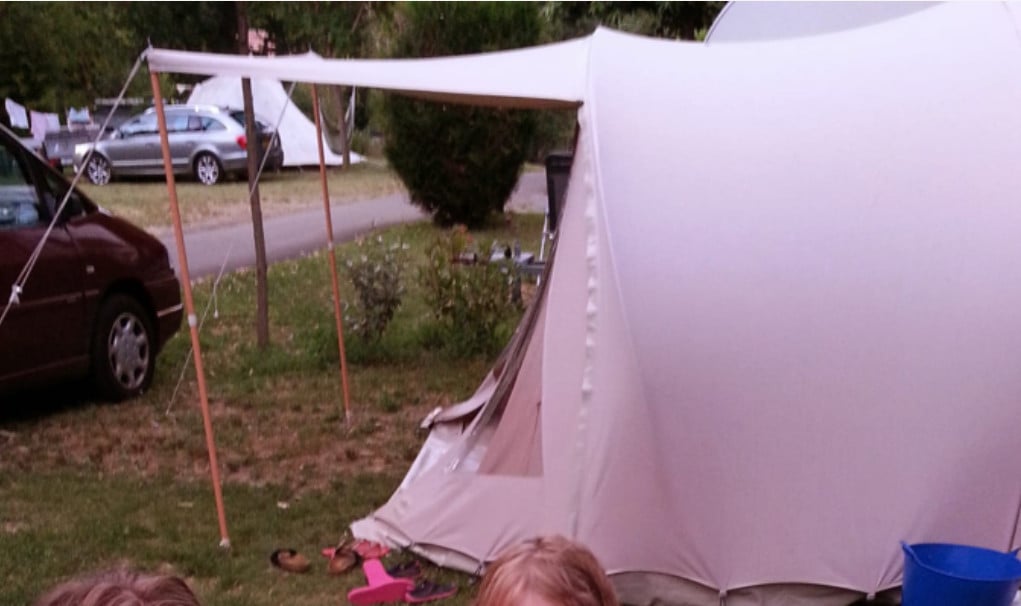 Karsten opblaas tent 350cm met voortent en luifel