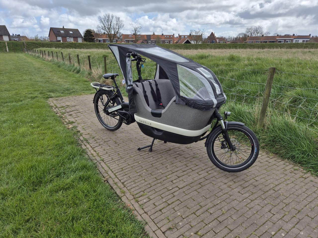 Nette Gazelle Makki Load connect met regenhuif en extra bankje!