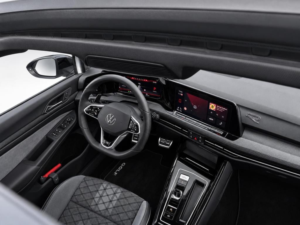 Volkswagen Golf 1.5 etsi r-line business | automaat | panoramadak | 19 inch