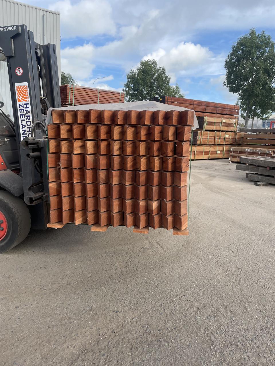 Mooie hardhouten palen 88×88 mm – diverse lengtes