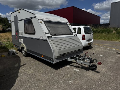 Prachtige Kip Kompakt 370 , 1995 met tent , vast toilet en raamluifels