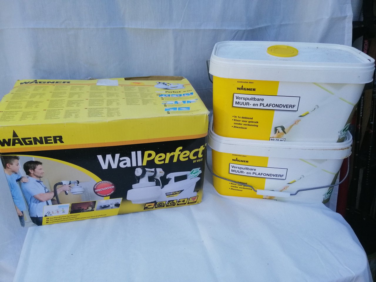 Nieuw Wagner WallPerfect W 665 verfspuitsysteem en 2emmers verf van 10 ltr