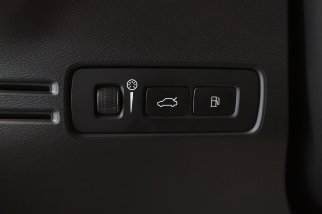 Volvo XC40 1.5 t4 plug-in hybrid plus bright nl auto|stoel+stuurverwarming|