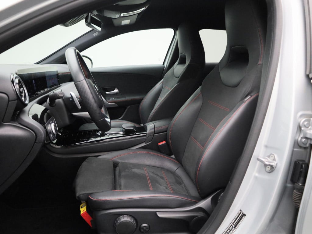Mercedes-Benz A-Klasse 180 business solution amg | automaat | half leder | 