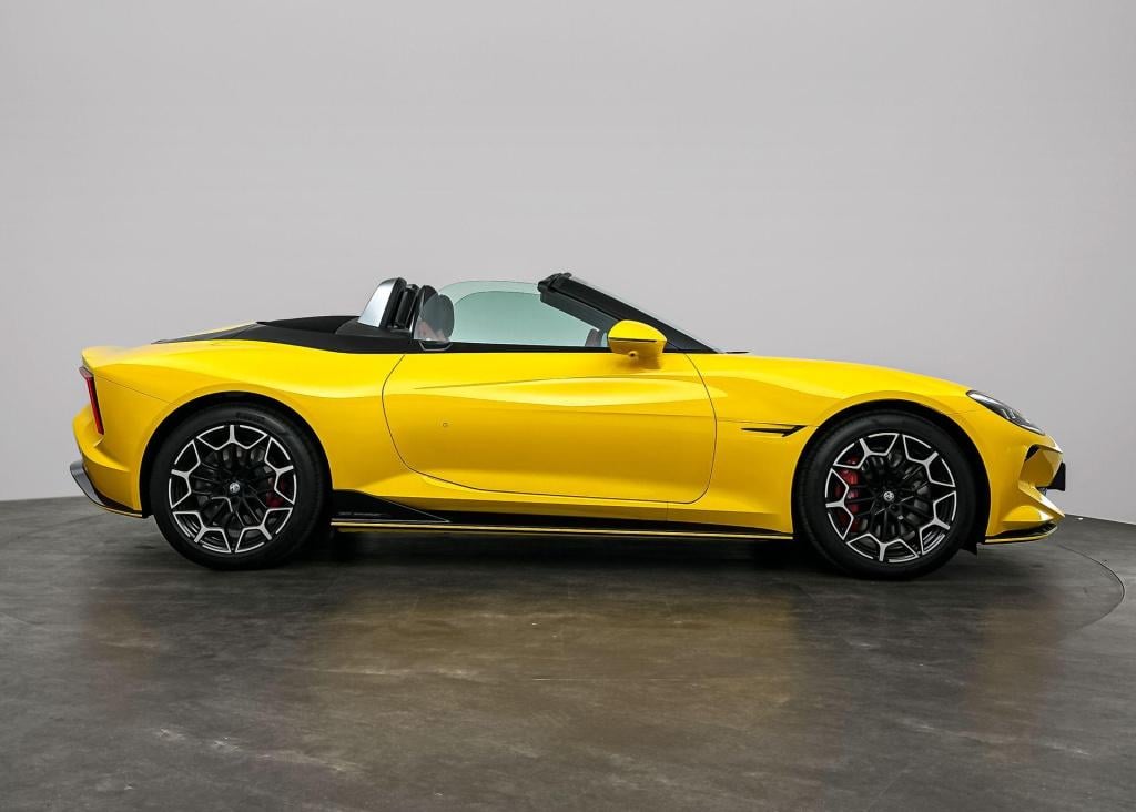 MG Cyberster mg trophy extended range 77kwh | showroommodel | 507 km bereik