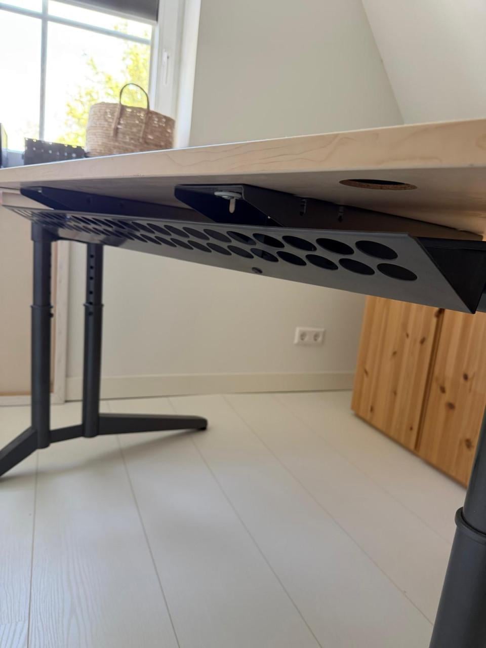 Degelijk professioneel bureau – in hoogte verstelbaar – 120 x 80cm