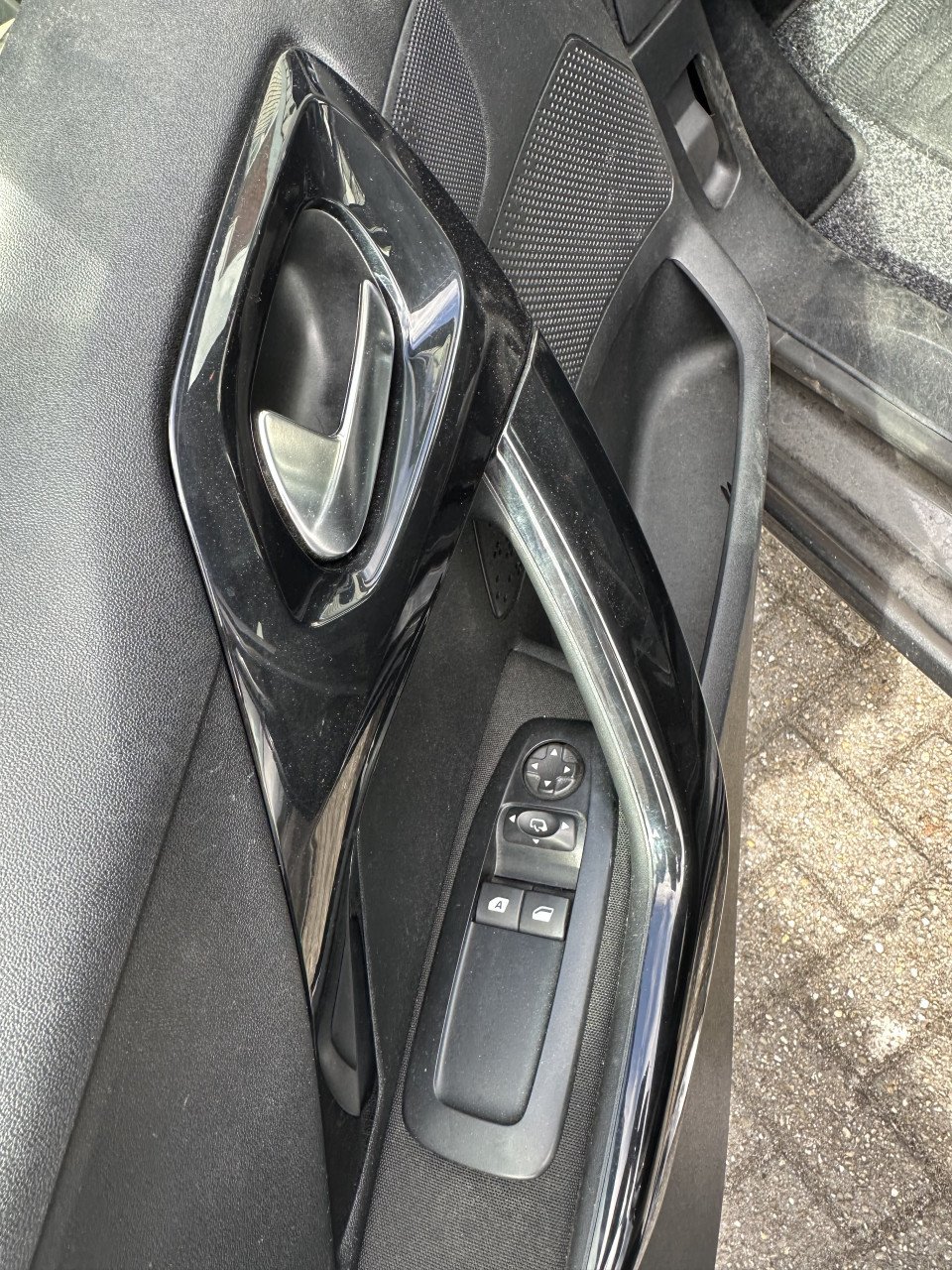 Peugeot 208 1.2 VTi Envy CarPlay/climate/phulp/trekhaak
