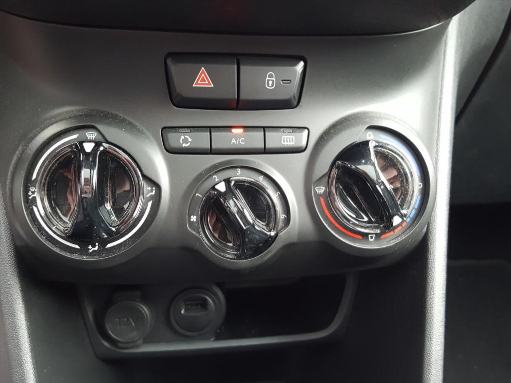 Peugeot 2008 1.2 puretech 110pk signature automaat eat6 navigatie | trekhaa