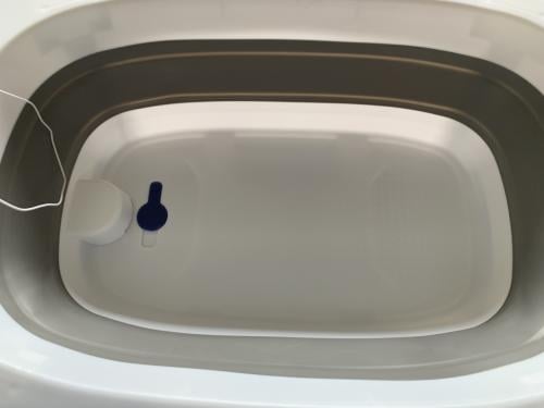 Opvouwbaar babybadje Het badje heeft een ingebouwde thermometer