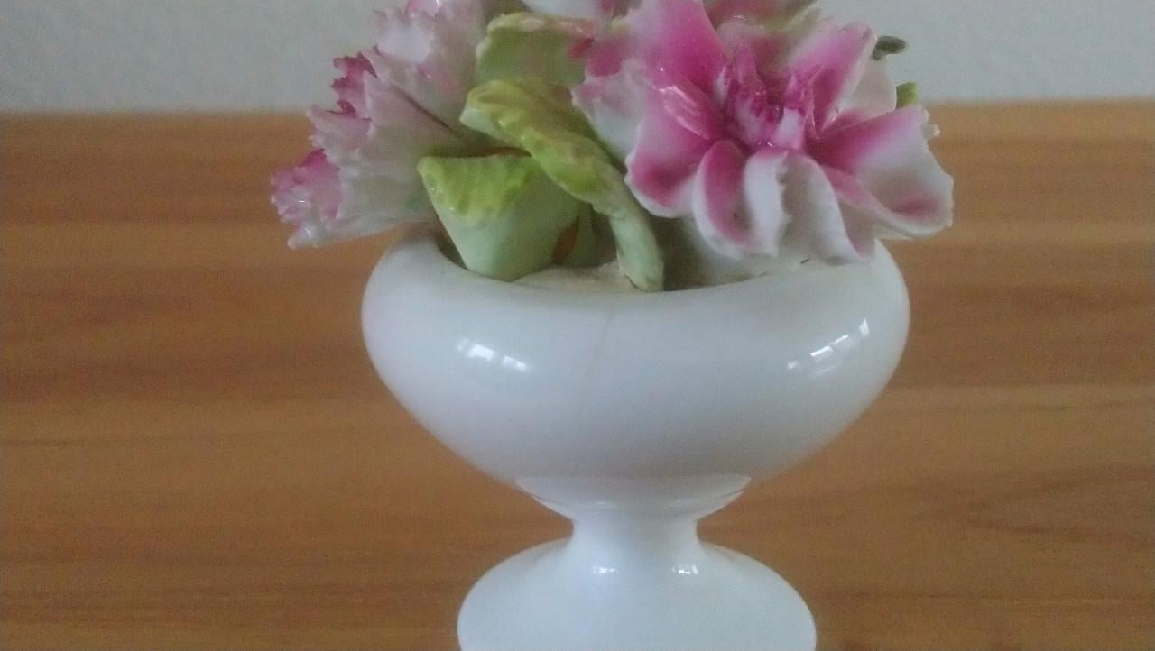 Aristocrat Bone China England miniatuur vaas met bloemen