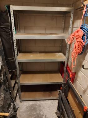 Metalen stellingkast