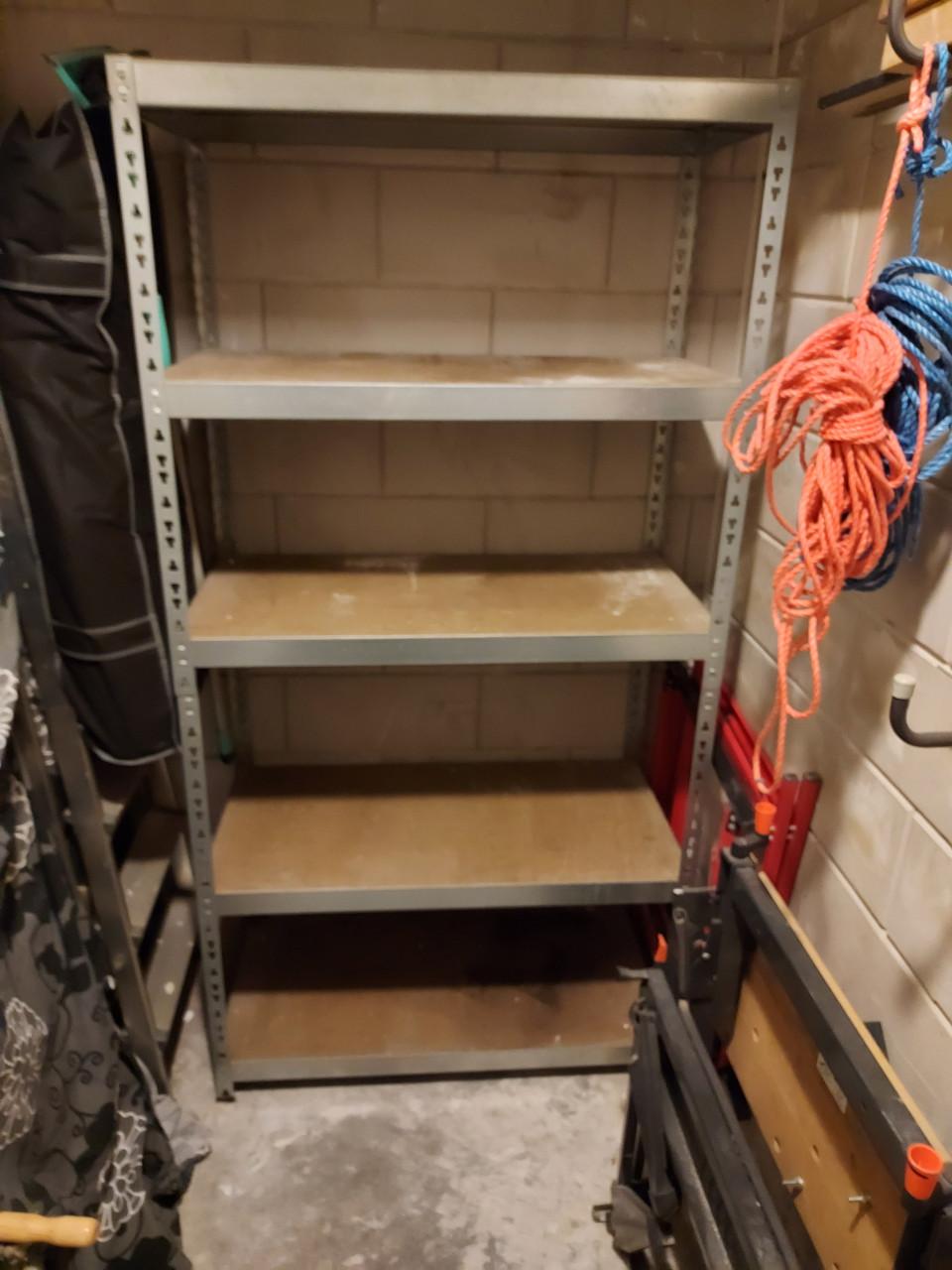 Metalen stellingkast