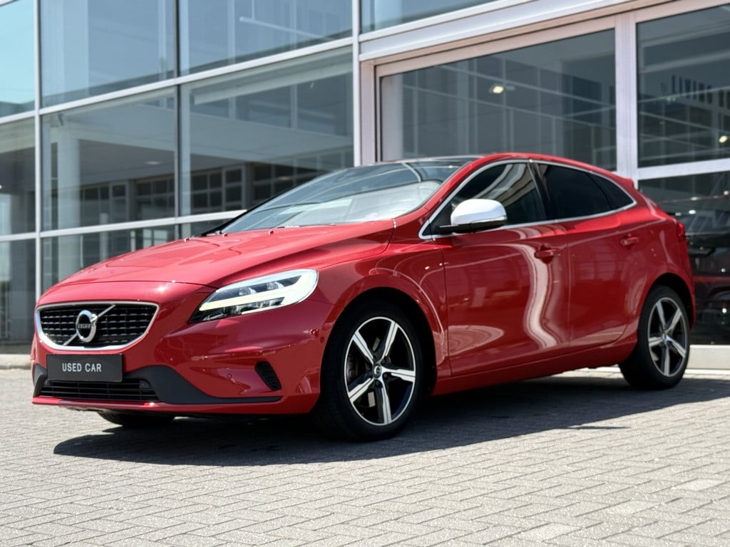 Volvo V40 t3 153pk aut6 polar+ sport| panodak| camera| h&k sound| trekhaak