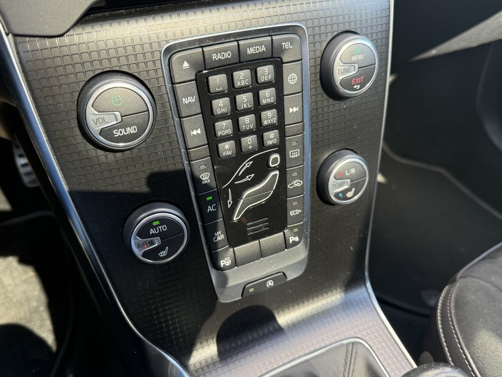 Volvo V40 t3 153pk aut6 polar+ sport| panodak| camera| h&k sound| keyless|