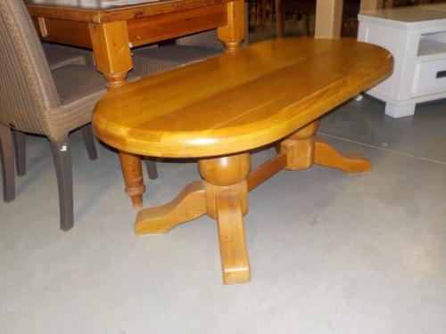 Geheel massief blank eiken salontafel in zeer goede staat 130 x 64 cm