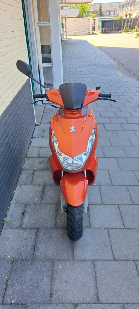 Scooter, peugeot kisbee (50cc geel kenteken)