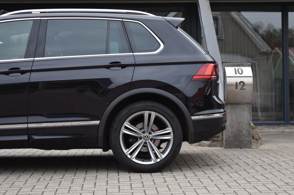 Volkswagen Tiguan 1.5 tsi act r-line | leder | pano | camera | virtual cock
