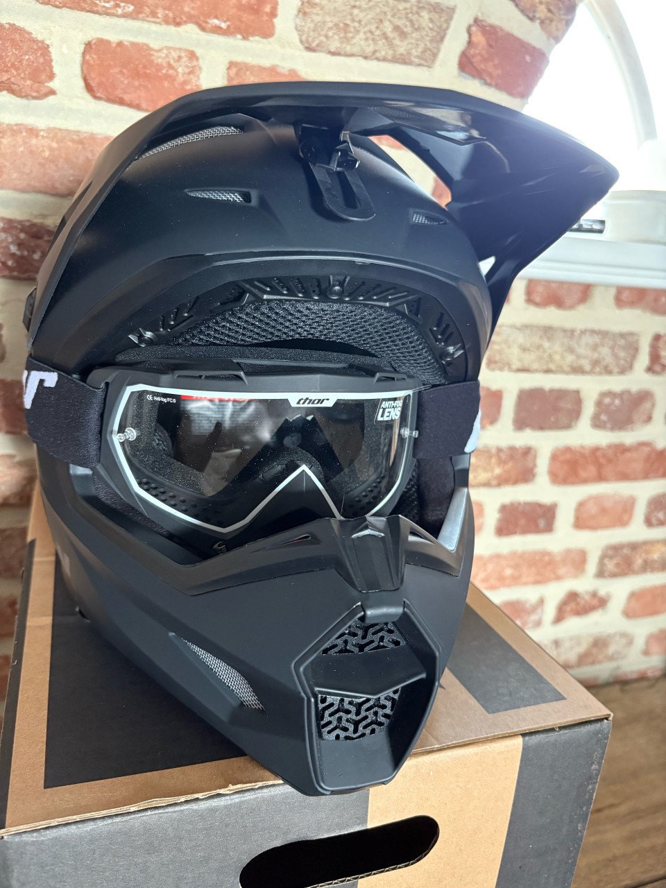 Fly racing kinderhelm maat 52-53 met bril.