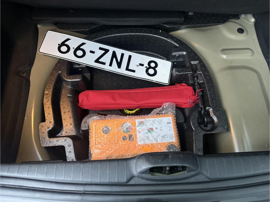 Peugeot 208 1.2 vti envy 5-drs