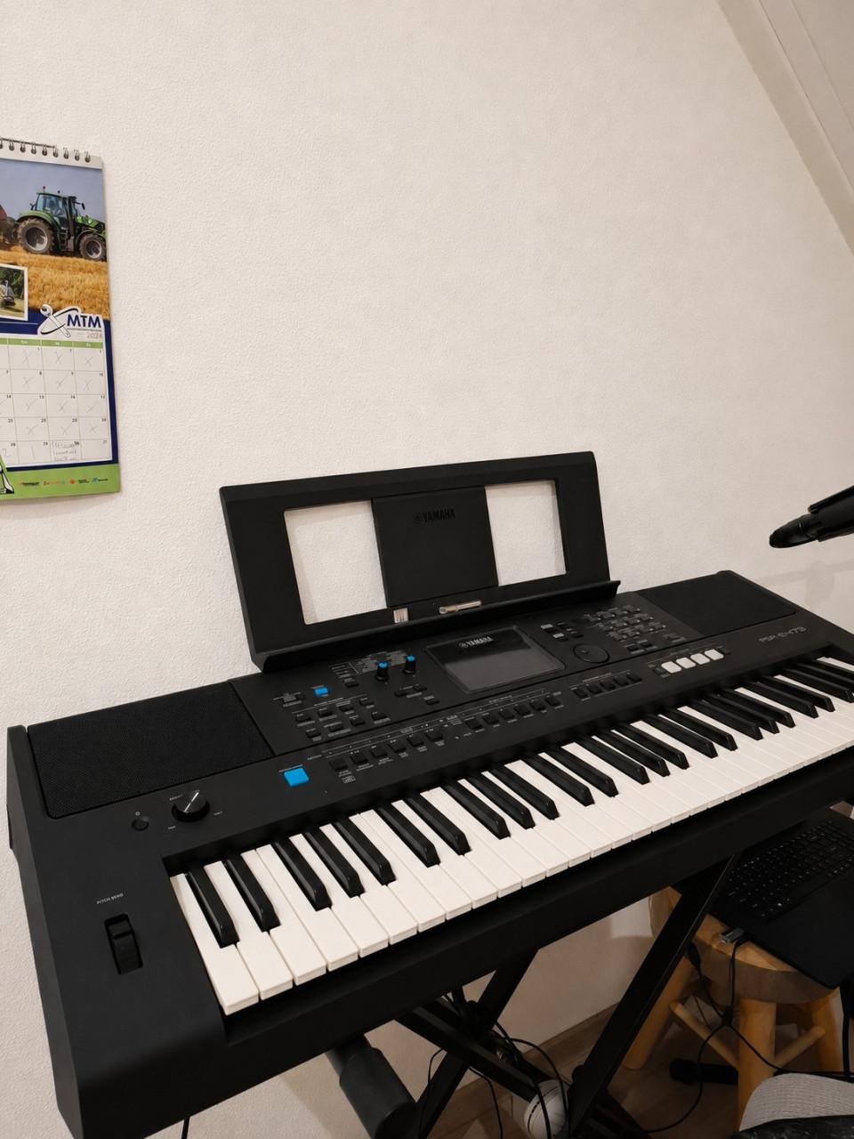 Yamaha psr E473