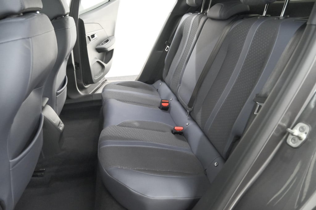 Peugeot 2008 puretech 100 allure | camera | navigatie | apple carplay | par