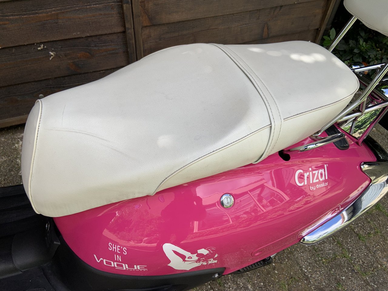 Retro Scooter Crisal Vogue (brommer) Heel mooi. + 2 Helmen