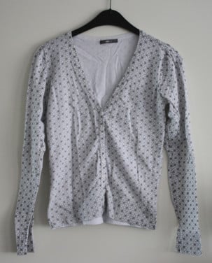 Witte vest met grijs werkje maat m