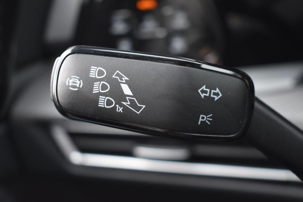 Volkswagen Golf variant 1.5 etsi r-line | maxton | iq-light | panoramadak |