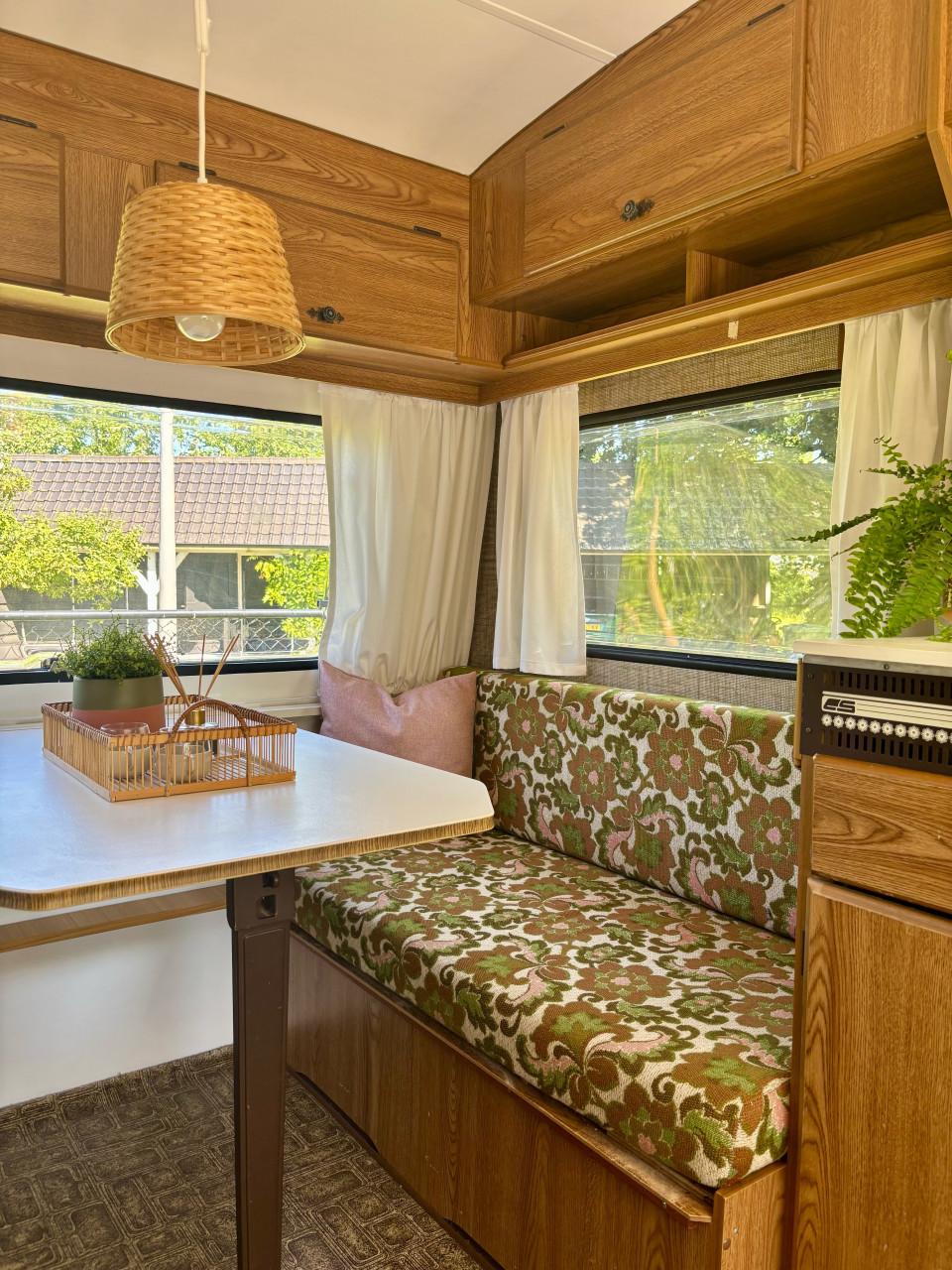Te koop mooie retro munsterland caravan 380