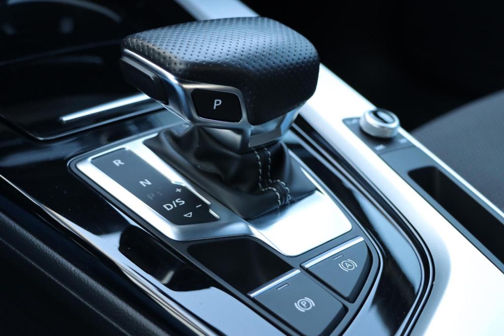 Audi A4 limousine 35 tfsi s edition 150pk s-tronic