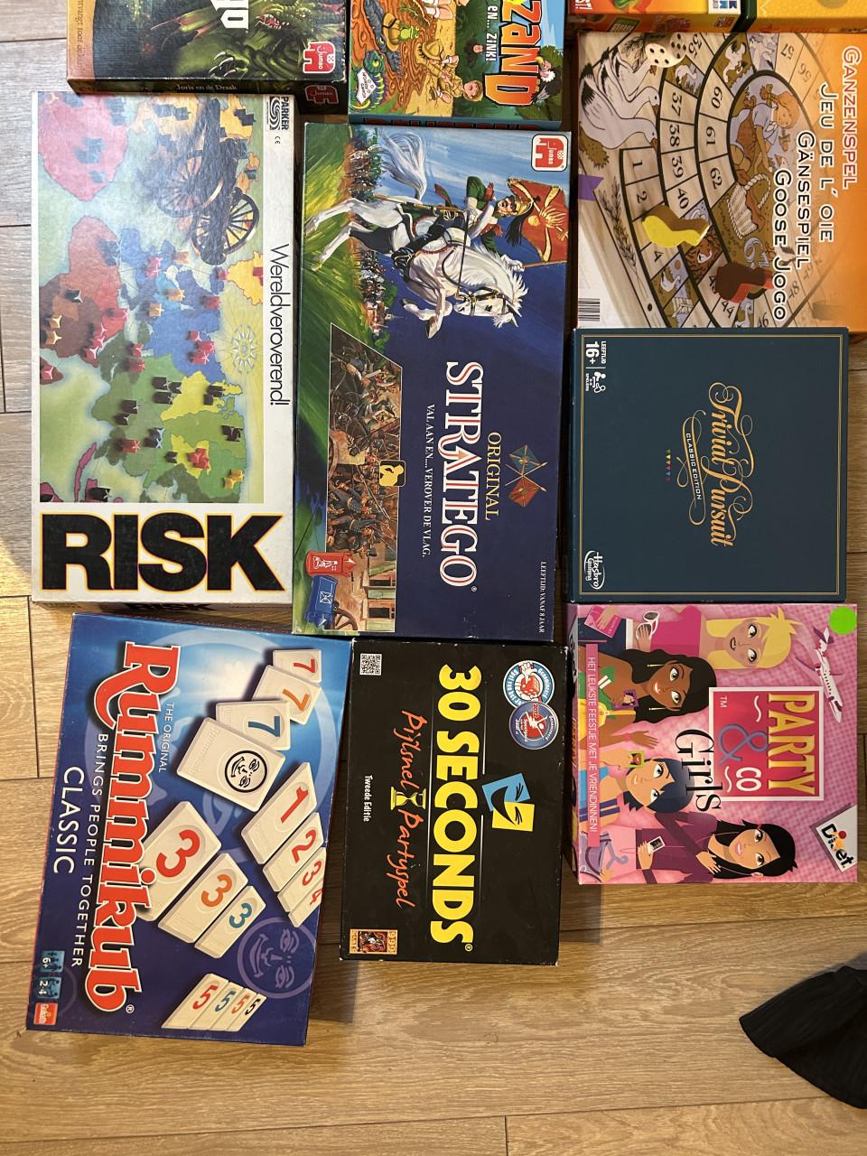Heel veel bekende bordspellen (o.a. risk, rummikub, stratego etc)