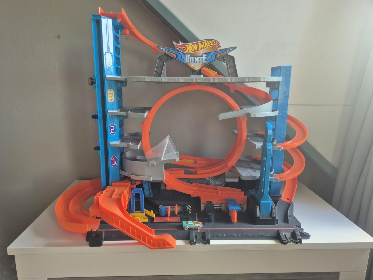 Hot wheels garage