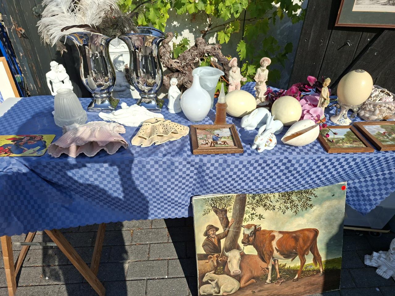 Antiek, brocante, vintage rommelmarkt spullen. Heel veel, goed en voordelig