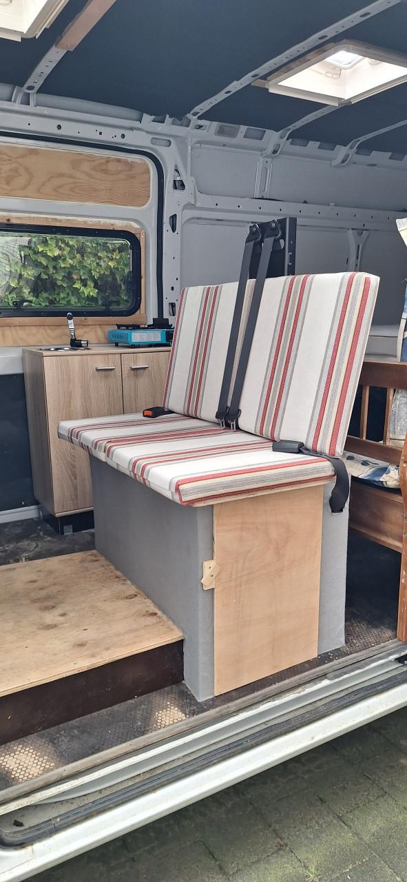 Camperinrichting Ducato met extra zitplaatsen