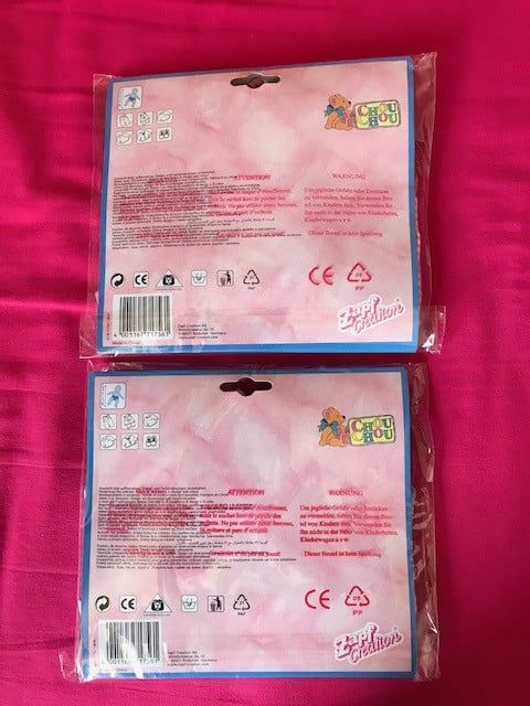 2 setjes poppenkleertjes. Zapf.