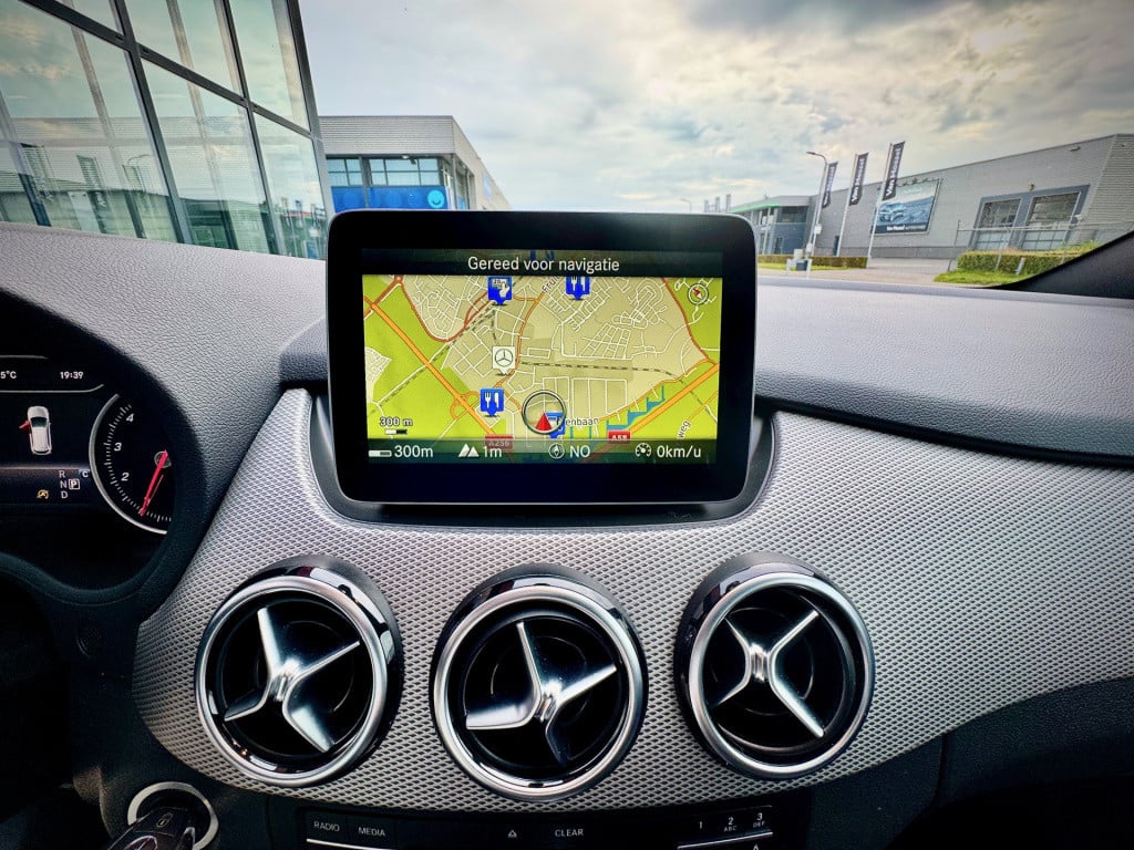 Mercedes-Benz B-Klasse 180 activity edition navi ecc cruise