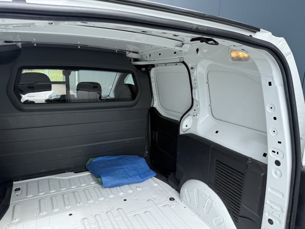 Peugeot Partner 120 1.6 bluehdi 75 l1 premium pack 3-zitter