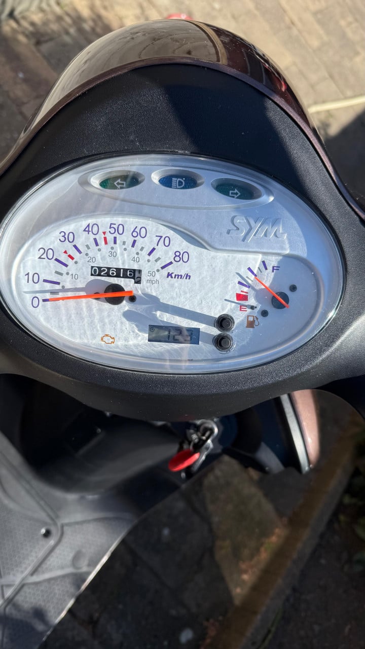 Te koop: Sym Fiddle II 45 km/u (Bromscooter) – Slechts 2.616 km