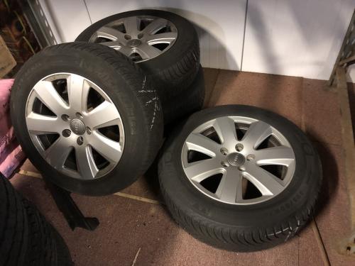Set van 4 prima winterbanden op originele Audi velgen