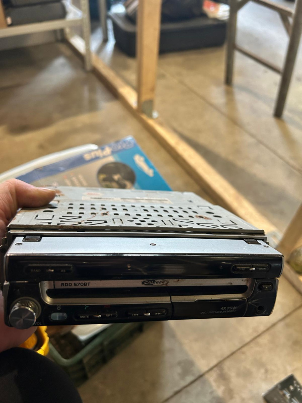 CALIBER UITSCHUIFBARE GROOT SCHERM AUTORADIO