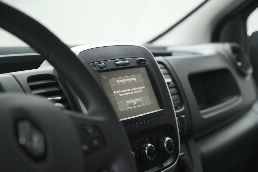 Renault Trafic 2.0 dci 120 t27 l1h1 work edition | trekhaak | apple carplay