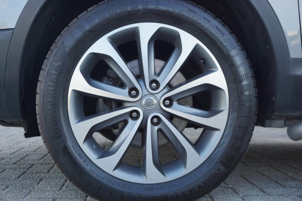 Nissan Qashqai 2.0 tekna airco / navi / cruise / camera / pano / stoelverw.