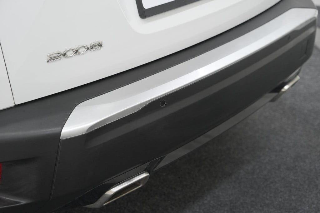 Peugeot 2008 puretech 130 eat8 allure | parkeersensoren | navigatie | apple