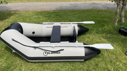 Leuk (bij) bootje Talamex met 2,5 pk mercury moter