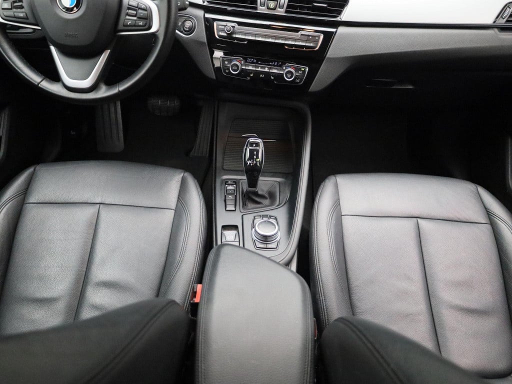 BMW X1 sdrive18i executive | automaat | navigatie | verwarmde stoelen | ele