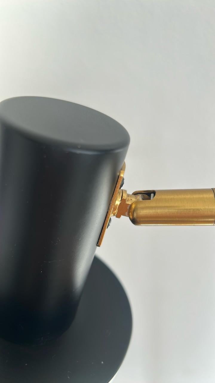 Vloerlampen van de Karwei. Drie stuks. per stuk te koop. zwart.